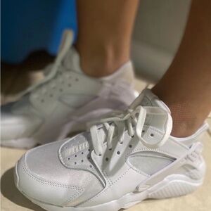 Nike air huarache Women's All-White Low-Top Lace-Up Sneakers
